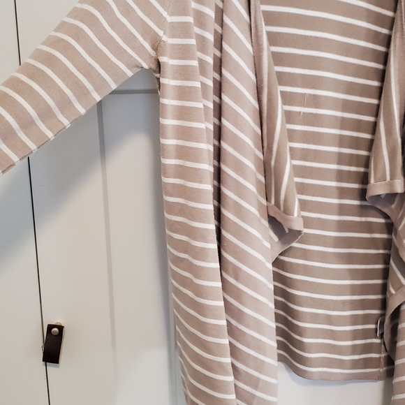 Tan sweater with camel elbow patches - Picture 3 of 6